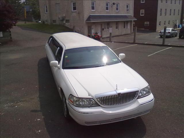 2008 Lincoln Town Car 3dr Cpe Manual GS