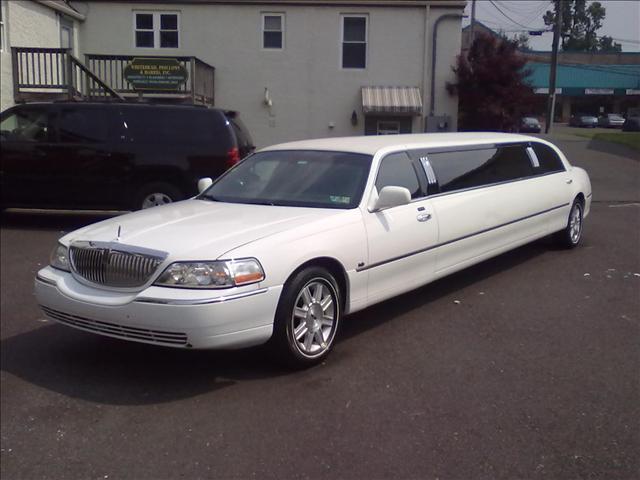 2008 Lincoln Town Car 3dr Cpe Manual GS