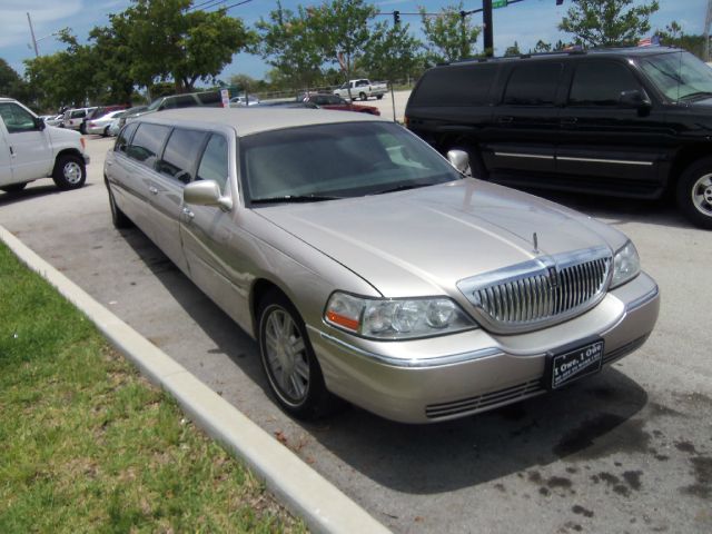 2010 Lincoln Town Car 4X4 SLE Regular Cab