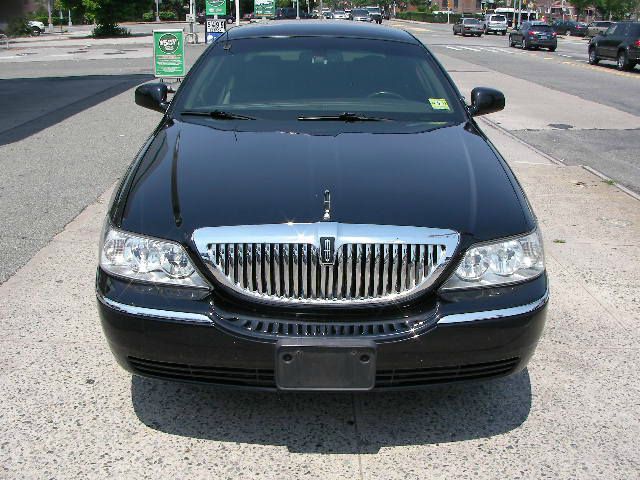 2010 Lincoln Town Car Club Cab 155 WB HD