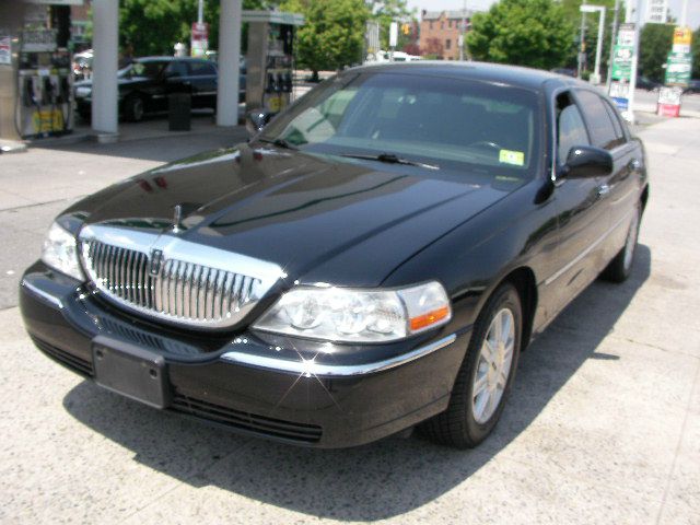 2010 Lincoln Town Car Club Cab 155 WB HD