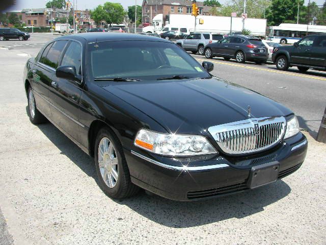 2010 Lincoln Town Car Club Cab 155 WB HD