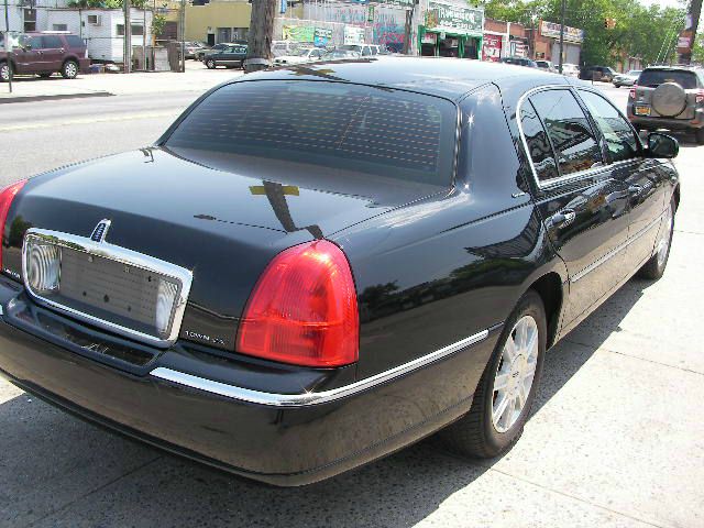 2010 Lincoln Town Car Club Cab 155 WB HD