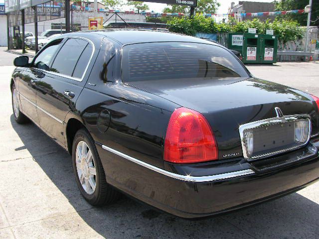 2010 Lincoln Town Car Club Cab 155 WB HD