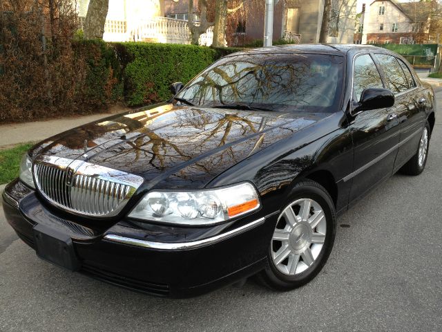 2011 Lincoln Town Car Club Cab 155 WB HD