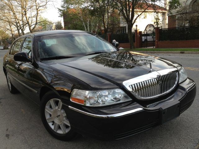 2011 Lincoln Town Car Club Cab 155 WB HD