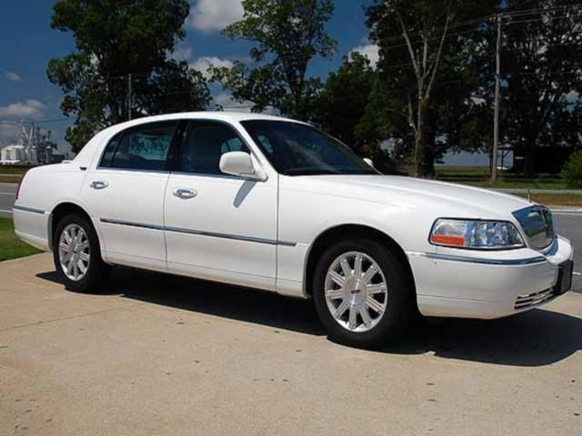 2011 Lincoln Town Car DOWN 4.9 WAC