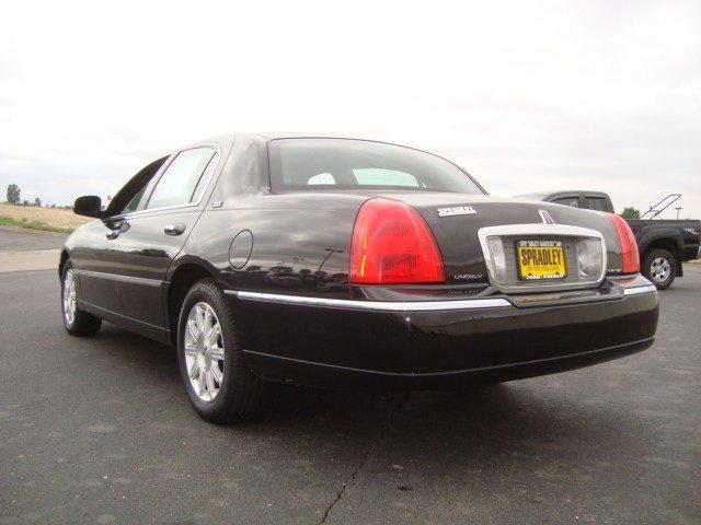 2011 Lincoln Town Car DOWN 4.9 WAC