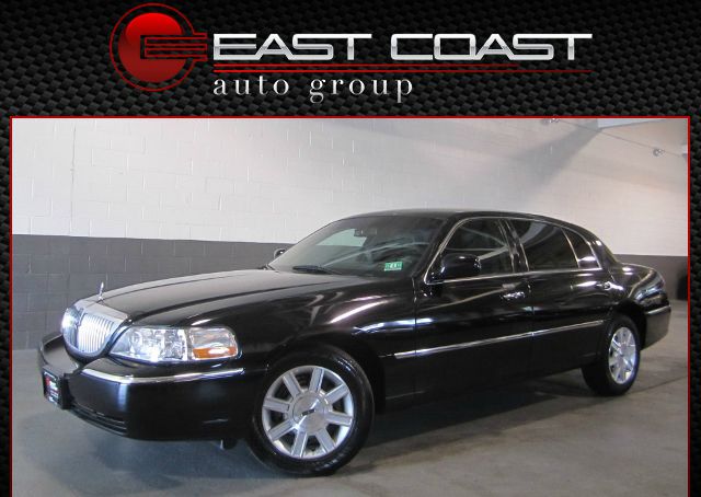 2011 Lincoln Town Car Club Cab 155 WB HD