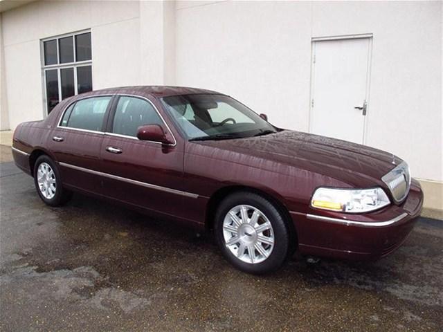 2011 Lincoln Town Car Ram 1500 Magnum