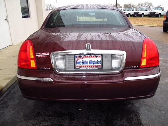 2011 Lincoln Town Car Ram 1500 Magnum