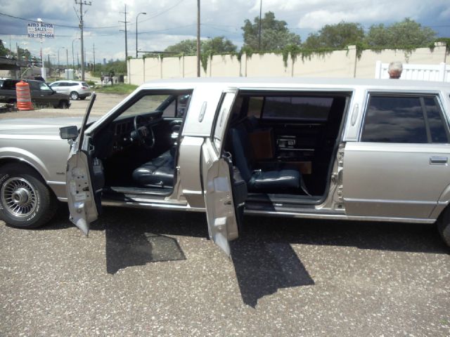 1989 Lincoln Twoncar 2.0T Luxury Ed.-fully Loaded