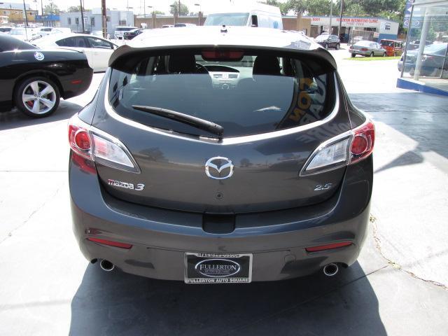 2010 Mazda 3 Blk-wht