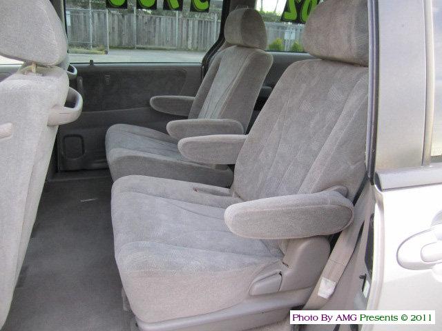 2002 Mazda MPV Quad Coupe 3