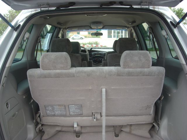 2003 Mazda MPV LW2