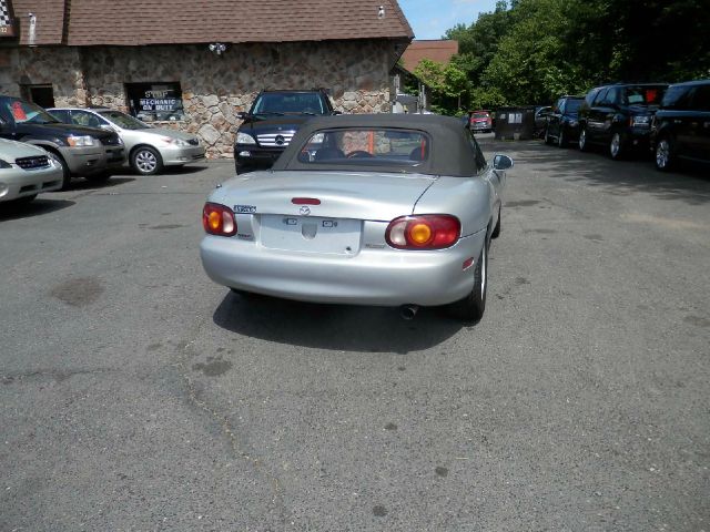 2000 Mazda MX-5 Miata Base