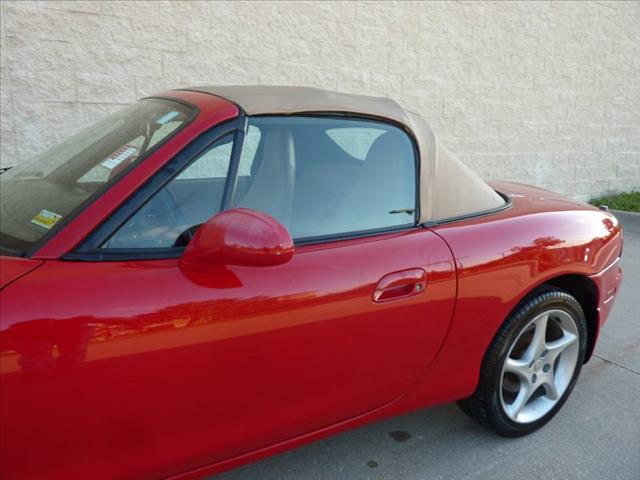 2002 Mazda MX-5 Miata FWD 5dr Wgn I4 CVT