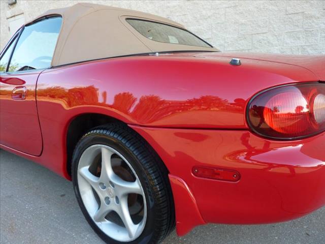 2002 Mazda MX-5 Miata FWD 5dr Wgn I4 CVT