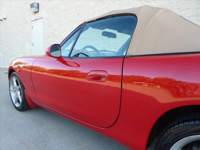 2002 Mazda MX-5 Miata FWD 5dr Wgn I4 CVT