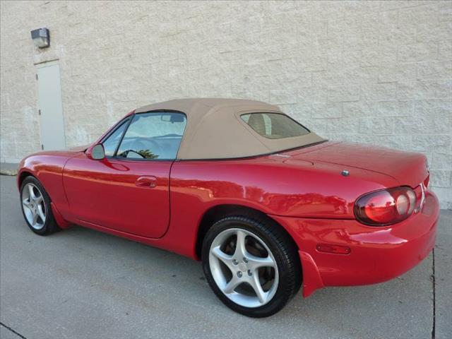 2002 Mazda MX-5 Miata FWD 5dr Wgn I4 CVT