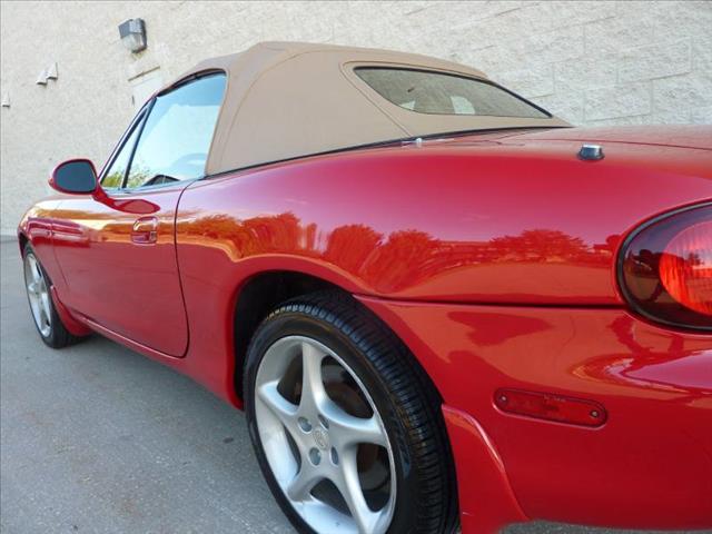 2002 Mazda MX-5 Miata FWD 5dr Wgn I4 CVT