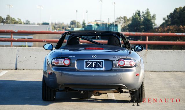 2006 Mazda MX-5 Miata 2000 Ford XL