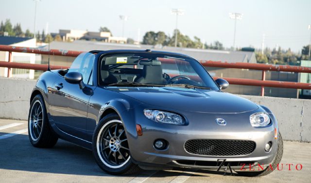 2006 Mazda MX-5 Miata 2000 Ford XL