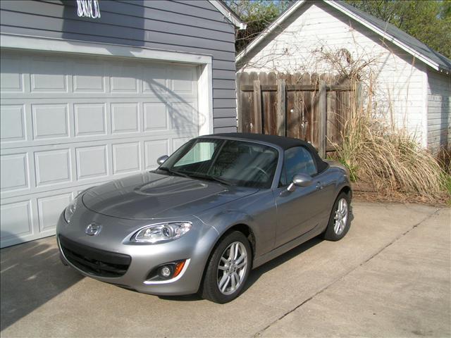 2010 Mazda MX-5 Miata 2dr Conv SE Manual W/black Top Hatchback