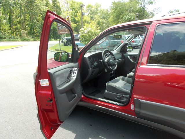 2003 Mazda Tribute LS Truck