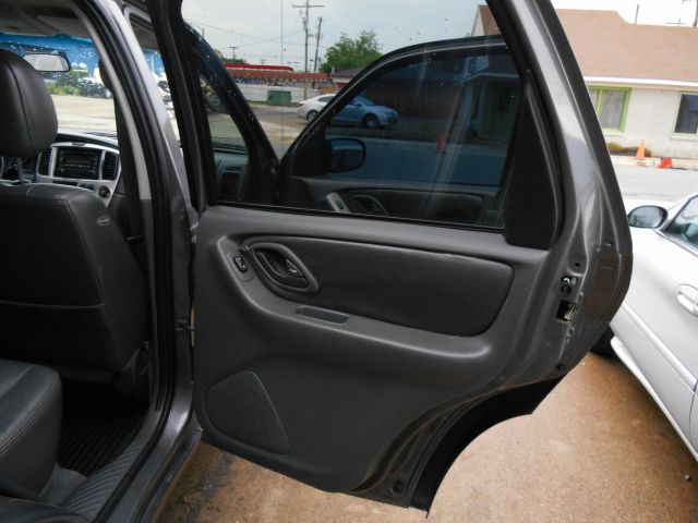 2003 Mazda Tribute LW2