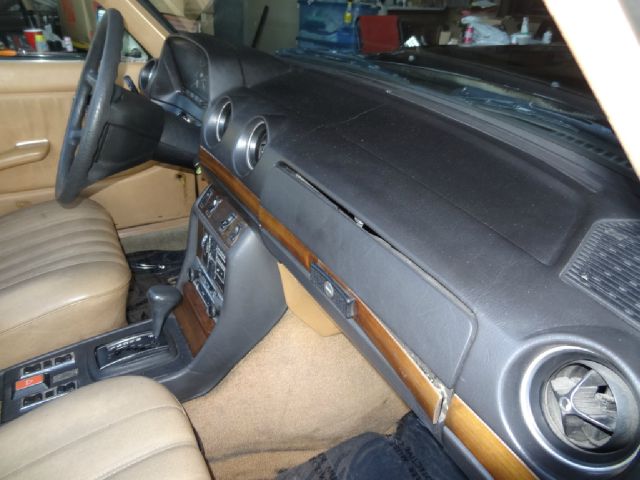 1980 Mercedes-Benz 300 2.0T Local Trade-in