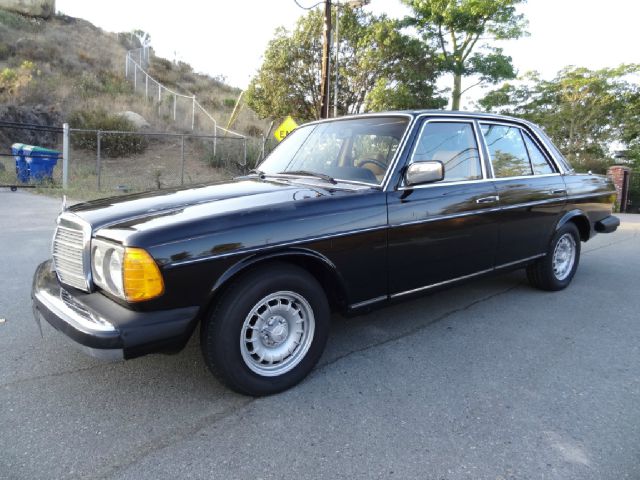 1980 Mercedes-Benz 300 2.0T Local Trade-in