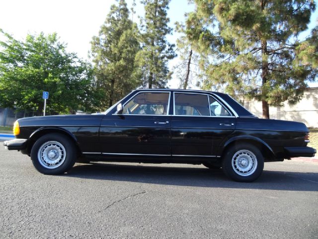 1980 Mercedes-Benz 300 2.0T Local Trade-in