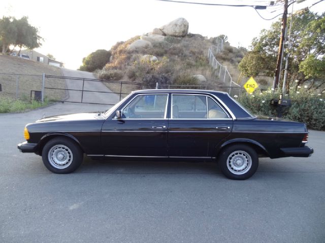 1980 Mercedes-Benz 300 2.0T Local Trade-in