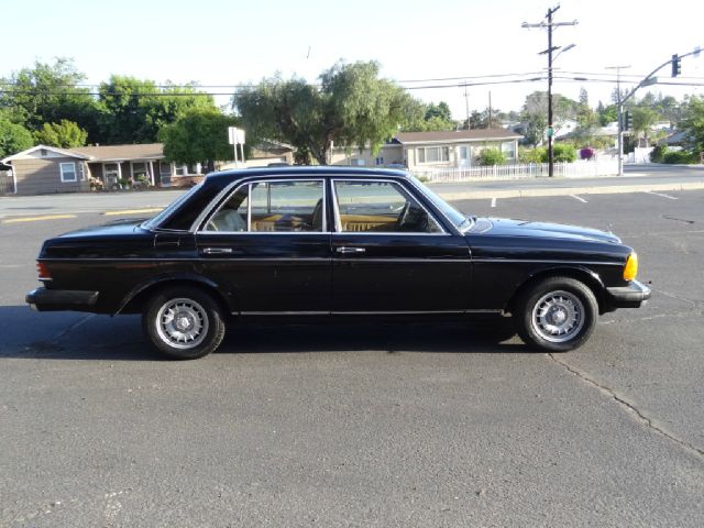 1980 Mercedes-Benz 300 2.0T Local Trade-in