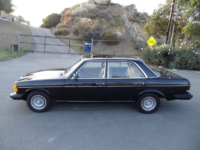 1980 Mercedes-Benz 300 2.0T Local Trade-in