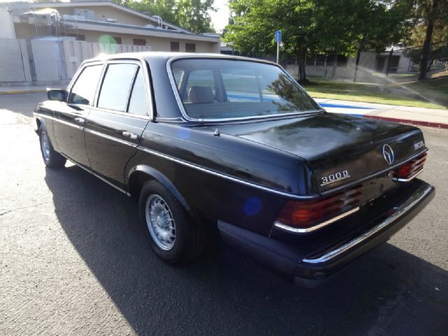 1980 Mercedes-Benz 300 2.0T Local Trade-in