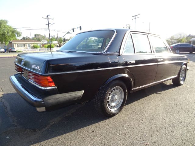 1980 Mercedes-Benz 300 2.0T Local Trade-in