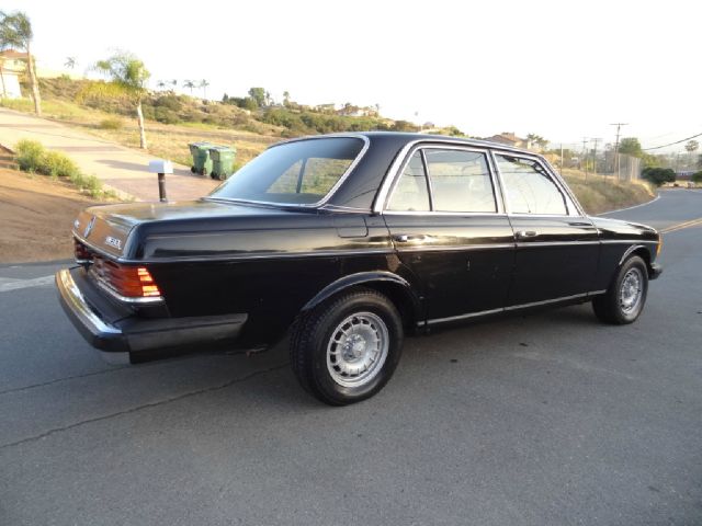 1980 Mercedes-Benz 300 2.0T Local Trade-in