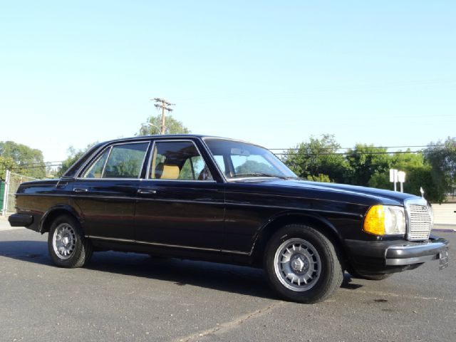 1980 Mercedes-Benz 300 2.0T Local Trade-in