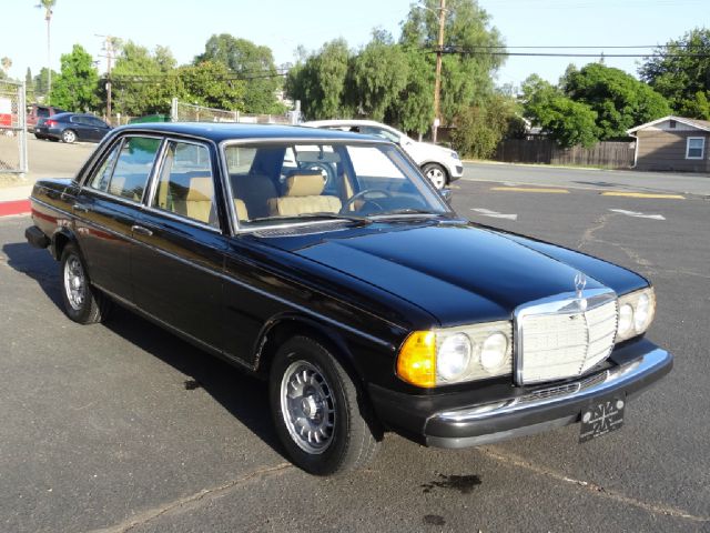 1980 Mercedes-Benz 300 2.0T Local Trade-in