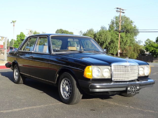 1980 Mercedes-Benz 300 2.0T Local Trade-in