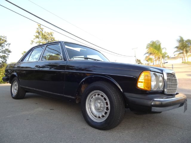 1980 Mercedes-Benz 300 2.0T Local Trade-in