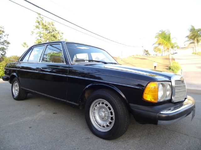 1980 Mercedes-Benz 300 2.0T Local Trade-in