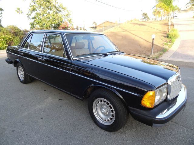 1980 Mercedes-Benz 300 2.0T Local Trade-in