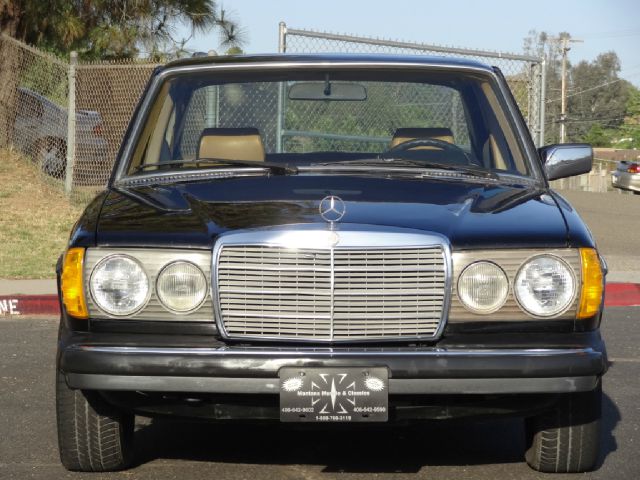 1980 Mercedes-Benz 300 2.0T Local Trade-in