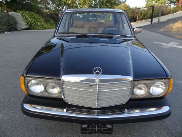 1980 Mercedes-Benz 300 2.0T Local Trade-in