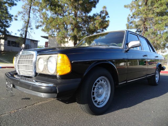 1980 Mercedes-Benz 300 2.0T Local Trade-in