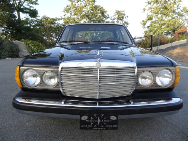 1980 Mercedes-Benz 300 2.0T Local Trade-in