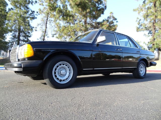 1980 Mercedes-Benz 300 2.0T Local Trade-in